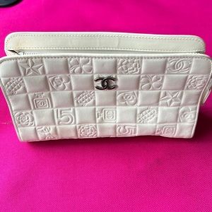 Authentic Chanel  In a beautiful color and very good condition